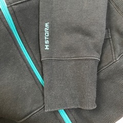 UNDER  ARMOUR パーカーの画像