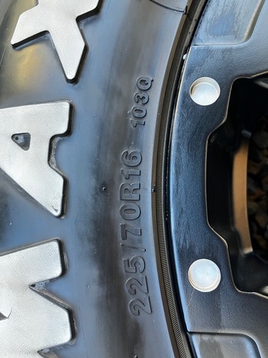 デリカD5 スタッドレス4本セット黒ホワイトレター
