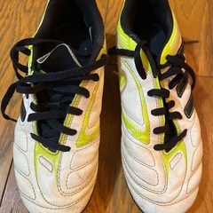 サッカー　スパイク　21.5センチ