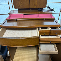 【半額セール中】木製の三面鏡　の画像