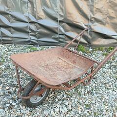 一輪車　運搬車　作業用　古い　サビ