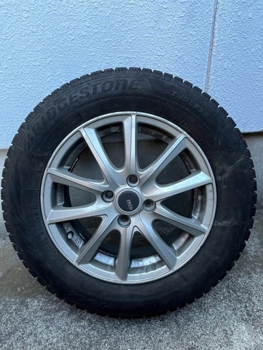 中古　スタッドレスタイヤ（ホイール
付き）  4本 185/65 R15