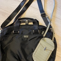 アニエスbショルダーバックとスマホバック