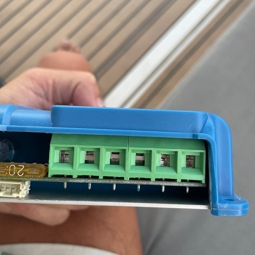 Victron BlueSolar charger controller MPPT 75/15