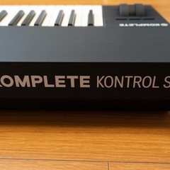 KOMPLETE KONTROL S88 MK2 MIDIキーボードの画像