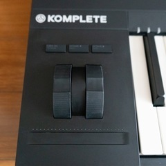 KOMPLETE KONTROL S88 MK2 MIDIキーボードの画像
