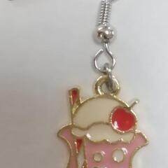 ハンドメイド ピアス パフェ イチゴの画像