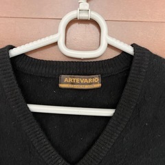 ARTEVARIO 黒 Vネック ノースリーブ ベストの画像