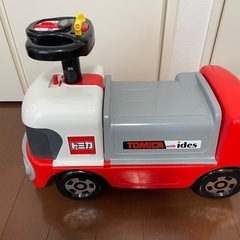 トミカ　足けり　幼児用　車　ミニカー
