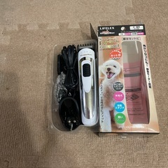 犬・猫用シェイバー。 ドギーマン・ ホームバーバー。 EX-S t y le。 怖がりな子にも‼︎静音モーター搭載。 手のひらの中にすっぽりおさまるコンパクト。 使った記憶がないのですが‥ 動作確認の為充電して確認済み。新品同様です。の画像
