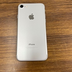 SIMロックなし au iPhone7 32GB MNCF2J/A