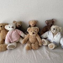 クマのぬいぐるみ7つ　