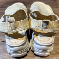 【新品未使用】ベージュメッシュ厚底サンダル　サイズ34（約21センチ）の画像