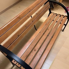 ガーデンベンチの画像