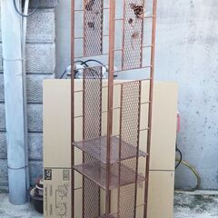 メタル製飾り棚　高さ約165ｃｍの画像