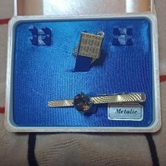 金色のネクタイピン2つ👔