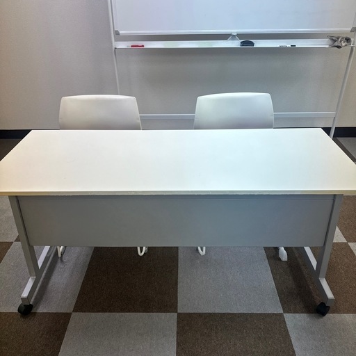 オフィステーブル、事務用品