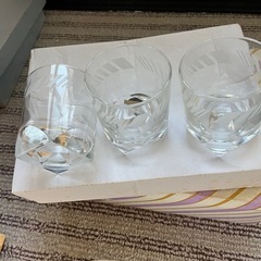ガラスのコップとお皿セット
の画像
