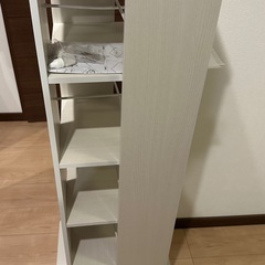 【定価11,110円／実質新品／組立て済み／24年9月26日購入】山善 回転本棚 幅45×奥行45×高さ115.5cm 5段 壁付け・角置き可 コンパクト 大容量 組立品 ホワイト 木目調 DSRR-5(JW)の画像