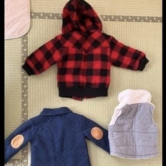 【写真1枚目、2枚目】ベスト、コート4着セット。写真1枚目と2枚目！着ぐるみ、ベスト、コート（2着）の４着セット）の画像