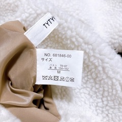 ベージュ フード付き リバーシブル Mサイズ ジャンパーの画像