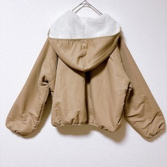 ベージュ フード付き リバーシブル Mサイズ ジャンパーの画像