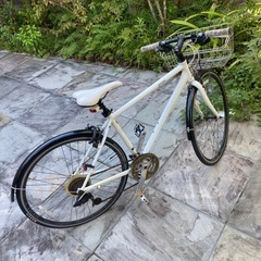 ジャイアント　自転車　giant r3.1 エスケープ　28インチ　escape クロスバイク　ホワイト　White 完成品　白　車両本体の画像