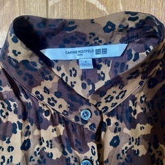 UNIQLO カリーヌ シルクプリントブラウス Sの画像