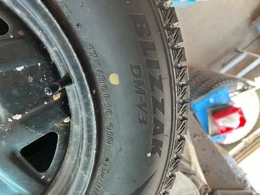 最終値下げ！！ジムニー　スタッドレスタイヤ175/80R16 ブリザックDM-V3