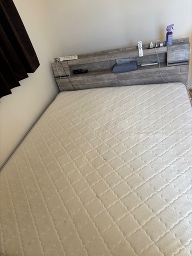 ベッドフレーム クイーンサイズ