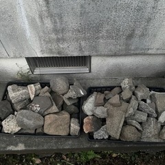 石あげます　古い瓦や不揃いの石やカケラなどの画像