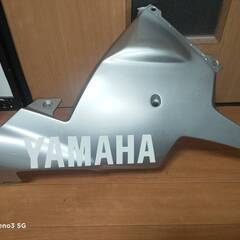 ヤマハ YZF－R1 5PWアンダーカウルL/R 純正シルバ－塗装補正済み後 未使用 ＹＡＭＡＨＡステッ  カー付きの画像