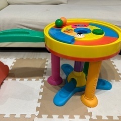おもちゃテーブル付き歩行器
