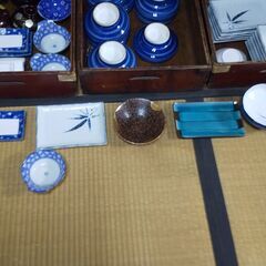 食器揃っているものもあります。取りに来て下さる方に差し上げます。の画像
