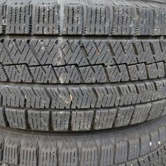 スタッドレスタイヤ　１９５／６５／Ｒ１５　アルミホイールとナット付き　４本セットの画像