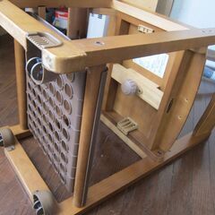 ￥０円子供用杖椅子キャスター付き出品、チェスト付き　引取り限定　古いですがそんなに状態は悪くありません。高さ調整できます。の画像