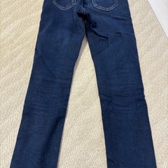 【最終価格】ユニクロ ジーンズ 濃いブルー 140の画像