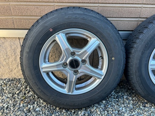 再値下げ19,800円→17,800円→15,800円→15,000円→13,000円→12,500円→12,000円　アルミホイールブリヂストンBALMINUME   １３インチ　４.５Ｊ　インセット　３５　ＰＣＤ１００　スタッドレスタイヤ　グッドイヤー　アイスナビ　ＺＥＡII    １５５／８０Ｒ　１３　パッソに履いていました　年式によって、トヨタヴィッツ　トヨタカローラ　スズキワゴンＲ　ホンダライフ　ホンダザッツ　ダイハツエッセに装着可能みたいです