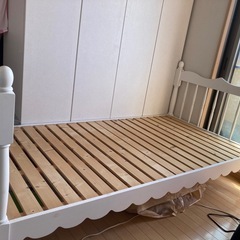 お取引予約済み　白色の２段ベッド 
