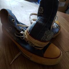23くらいです。CONVERSEハイカットの画像