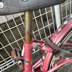 子供自転車（後輪パンク中）の画像