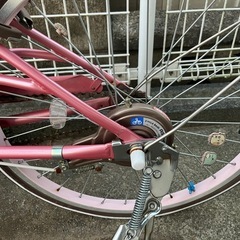 子供自転車（後輪パンク中）の画像