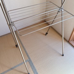 折りたたみステンレス室内物干しの画像