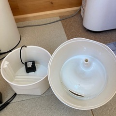 【値下げ】ペット用自動給水器　アイリスオーヤマの画像