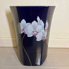 香蘭社　花瓶　濃紺　白い蘭　陶器　六角形