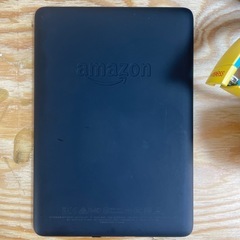 Kindle paperwhite とBeats Solo3の画像