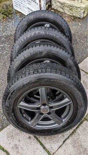 決まりました!!プリウス30後期 ブリヂストンVRX2スタッドレスタイヤ ホイールセット(ワイパー付き)