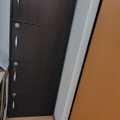 鍵付きキャビネット4段