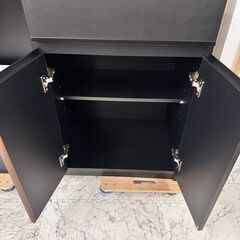  20086  3枚扉 ソフトクローズ キッチンボード 幅116.3 大川家具   ◆大阪市内・東大阪市他 6,000円以上ご購入で無料配達いたします！◆ ※京都・高槻・枚方方面◆神戸・西宮・尼崎方面◆生駒方面、大阪南部方面　それぞれ条件付き無料配送あり！            の画像