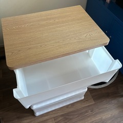 4段収納棚の画像